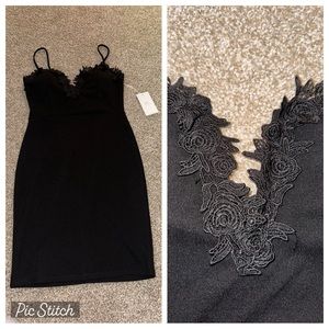 Gorgeous *NEW* cocktail dress with lace trim sz L fits M